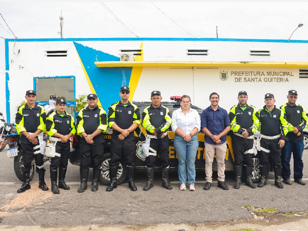 Prefeitura de Santa Quitéria entrega novos fardamentos aos agentes de trânsito do município
